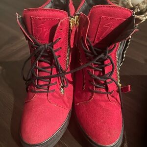 Brand new Giuseppe Zanotti woman’s boot size 7
price negotiable